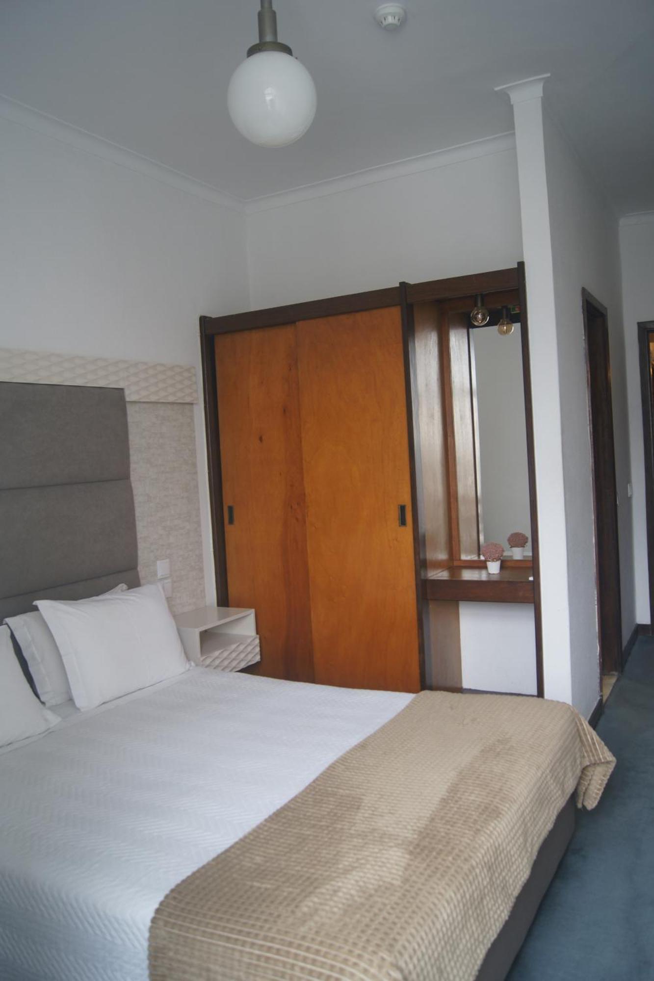 Hotel Chique Aliados Порто Екстериор снимка